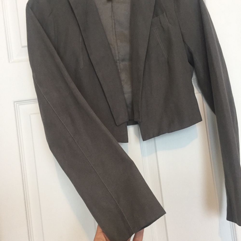 SOLD! Urban Outfitters gray cropped blazer, rarely used - Picture 2 of 8